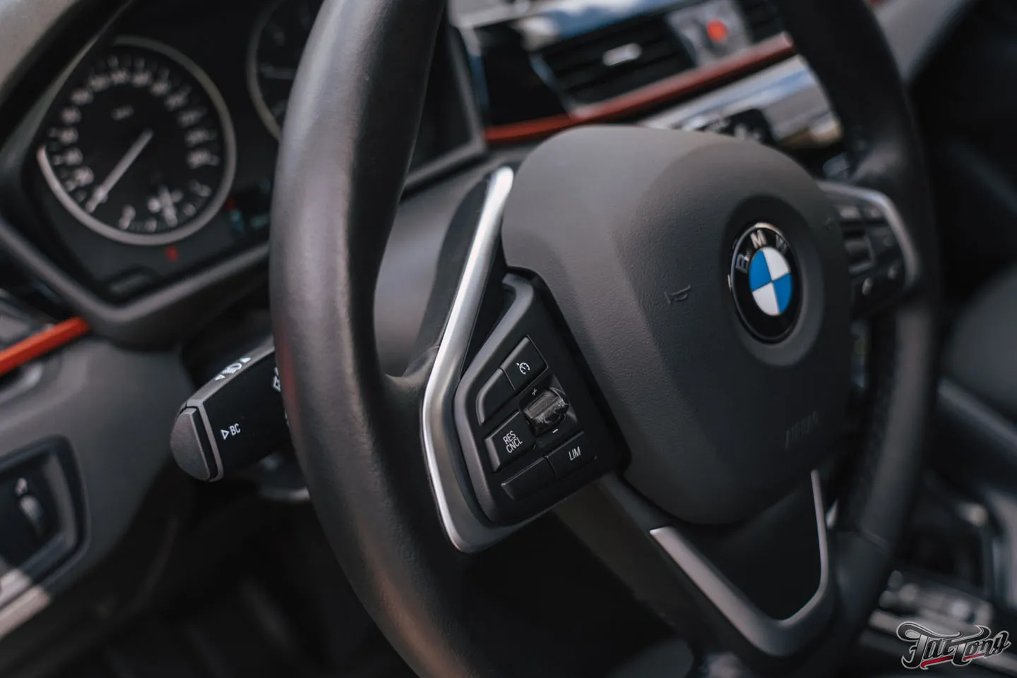 Химчистка салона и мойка подкапотного пространства BMW X1